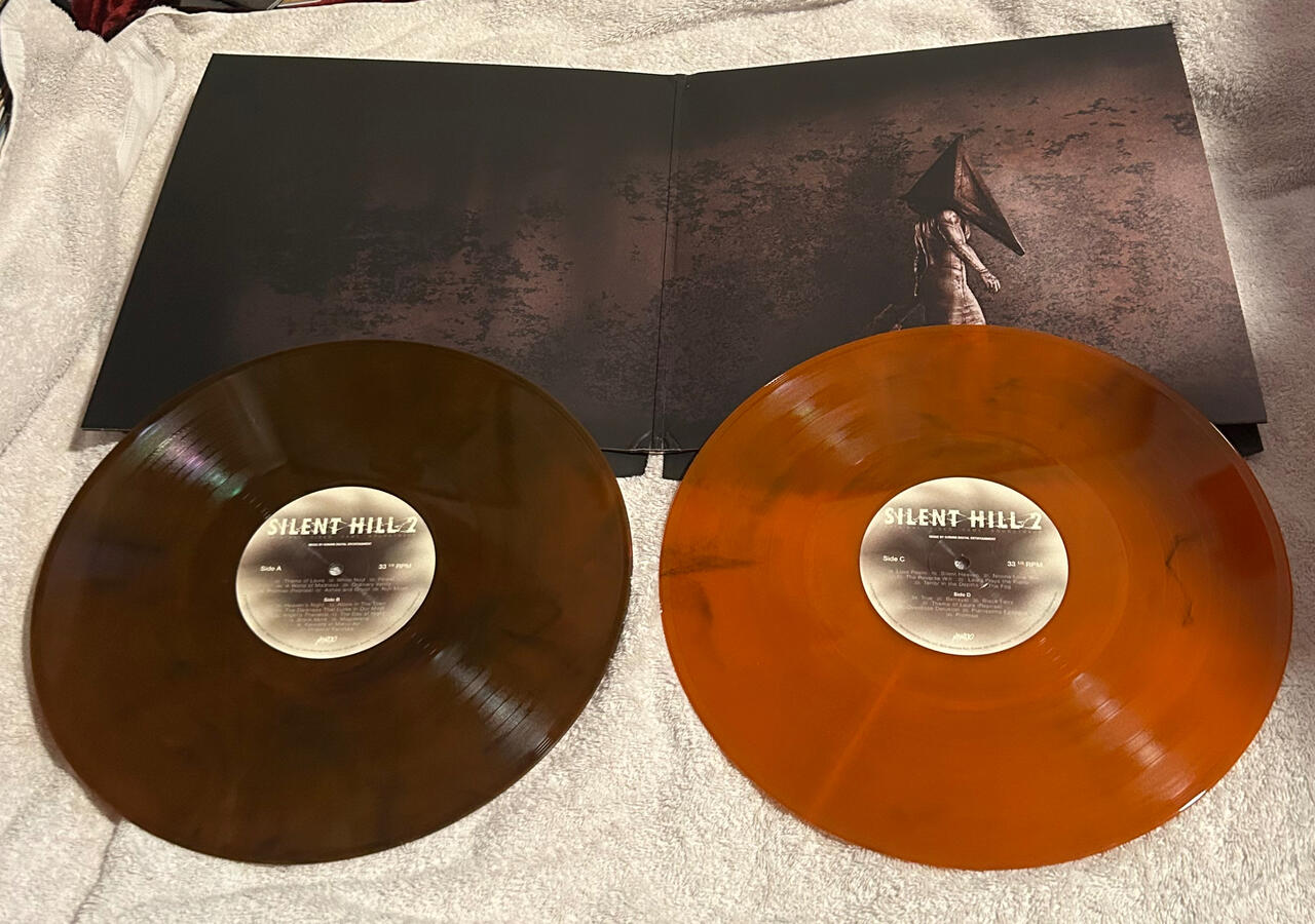 Silent Hill Vinyl Rust (Contents) Silent Hill Vinyl Rust (Contents)