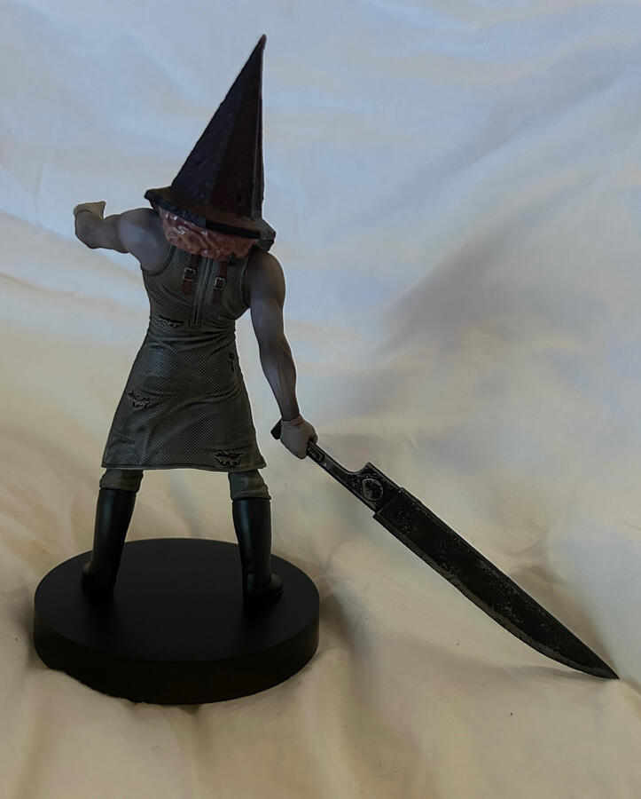 Red Pyramid Thing Statue (Back)