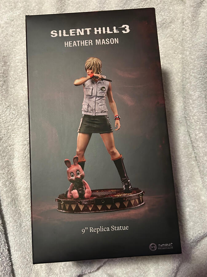 Silent Hill 3 Heather Statue Box (Front) Silent Hill 3 Heather Statue Box (Front)